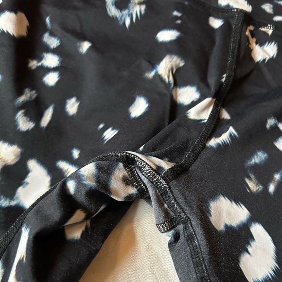 Varley Cheetah Print Capris Leggings - Picture 5 of 10